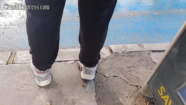 Candid Snail Crush 13