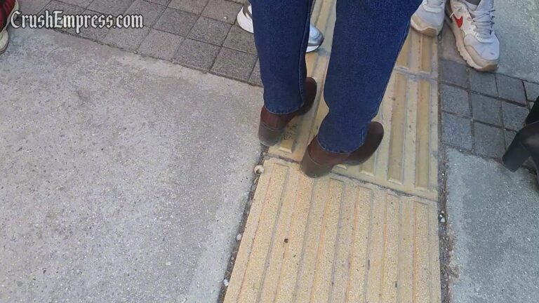 Candid Snail Crush 18