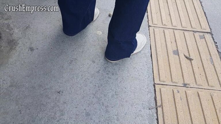 Candid Snail Crush 19